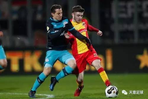 那种在球场 那种在球场