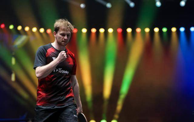 万英镑签下 万英镑签下