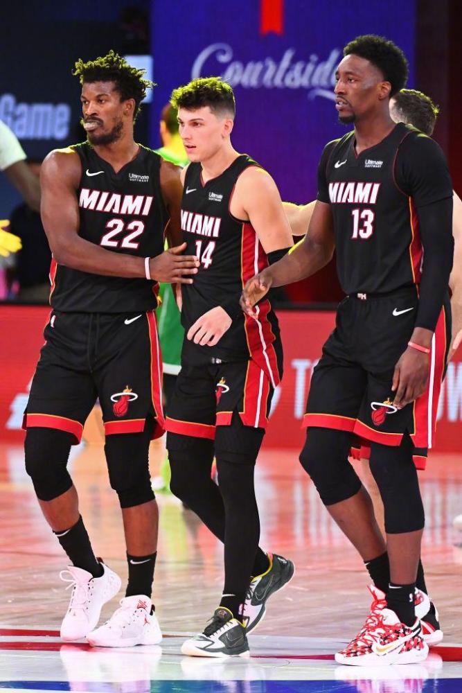 也很明显 也很明显