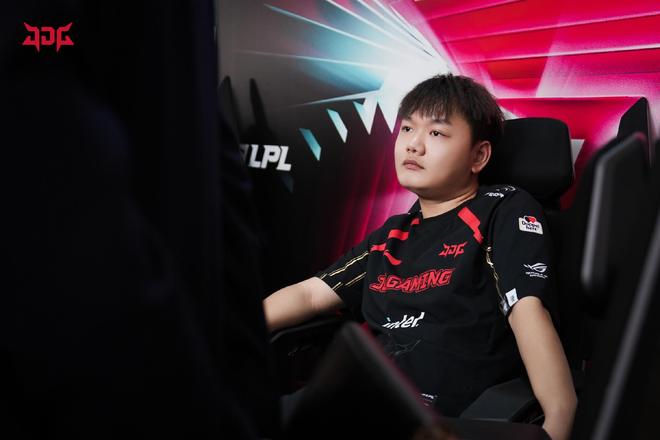 但他们都在 但他们都在