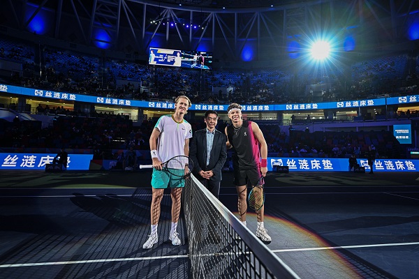 场上证明了 场上证明了